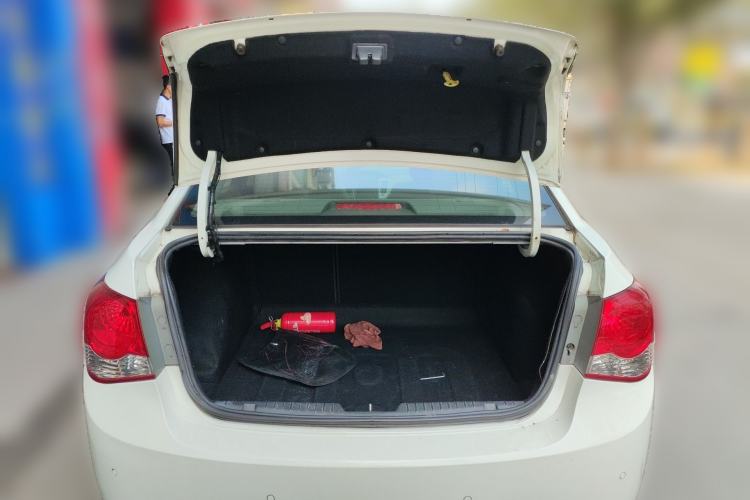 Used Chevrolet Cruze 2012 1.8L SE AT Trunk