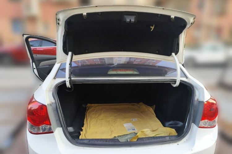 Used Chevrolet Cruze 2012 1.6L SE MT Trunk