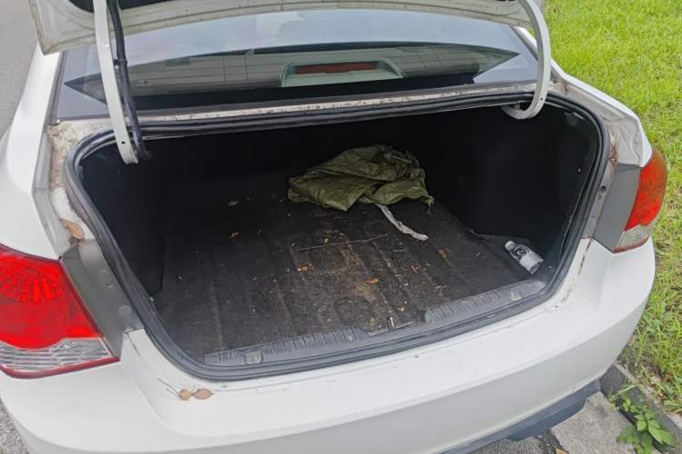 Used Chevrolet Cruze 2012 1.6L SL MT Trunk