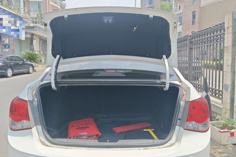 Used Chevrolet Cruze 2012 1.8L SE AT Trunk