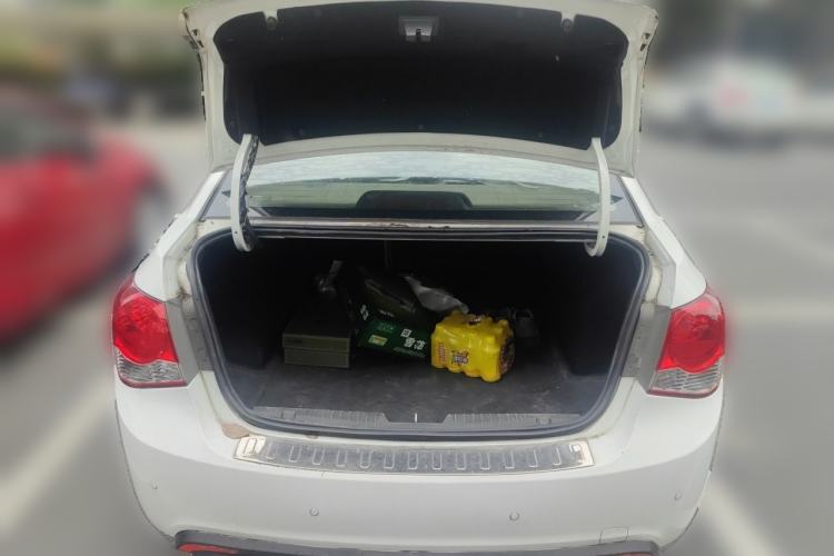 Used Chevrolet Cruze 2012 1.8L SE AT Trunk