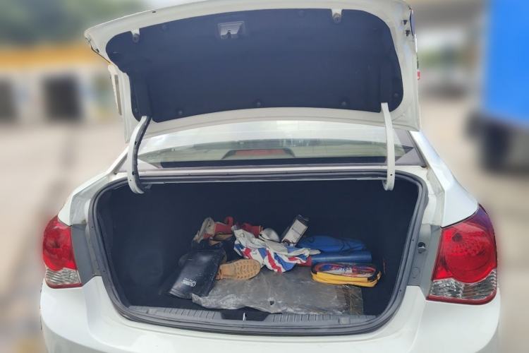 Used Chevrolet Cruze 2012 1.8L SE AT Trunk