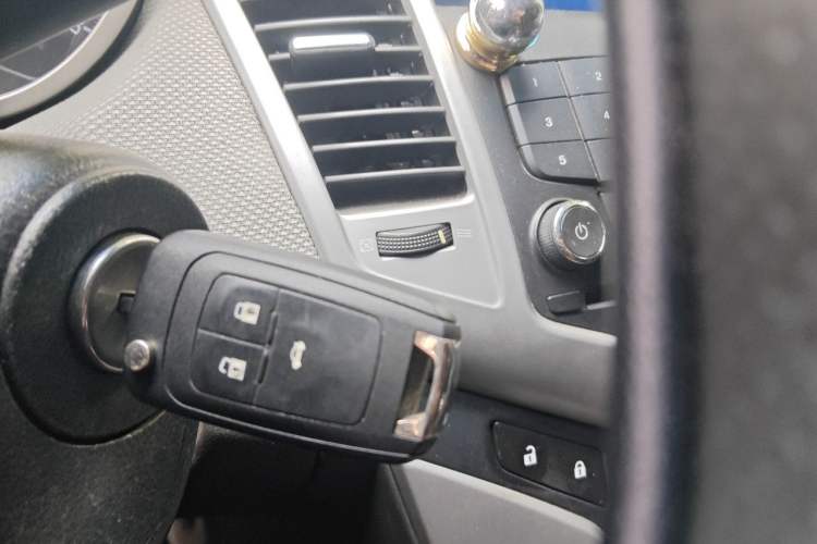 Used Chevrolet Cruze 2012 1.6L SE MT Vehicle Key