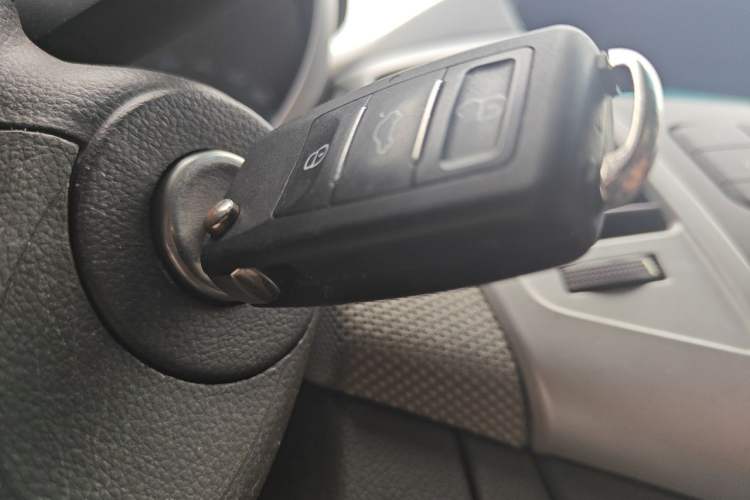 Used Chevrolet Cruze 2012 1.8L SE AT Vehicle Key