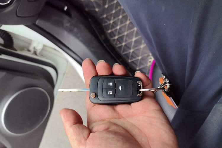 Used Chevrolet Cruze 2012 1.8L SE AT Vehicle Key
