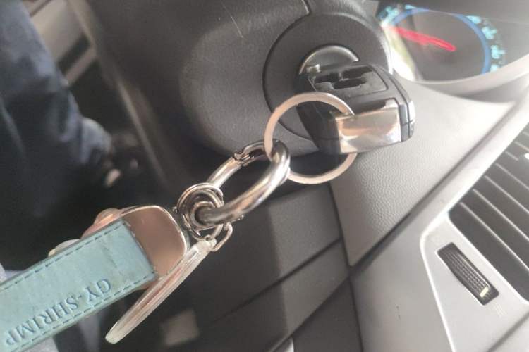 Used Chevrolet Cruze 2012 1.6L SL Grand Edition Manual Transmission Vehicle Key