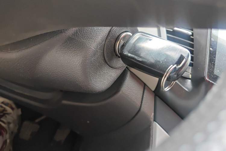 Used Chevrolet Cruze 2012 1.6L SL MT Vehicle Key