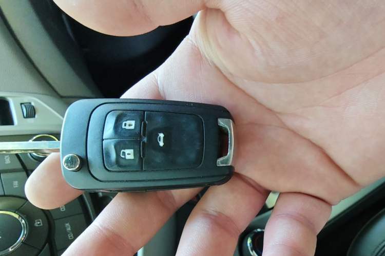 Used Chevrolet Cruze 2012 1.6L SL Grand Edition Manual Transmission Vehicle Key