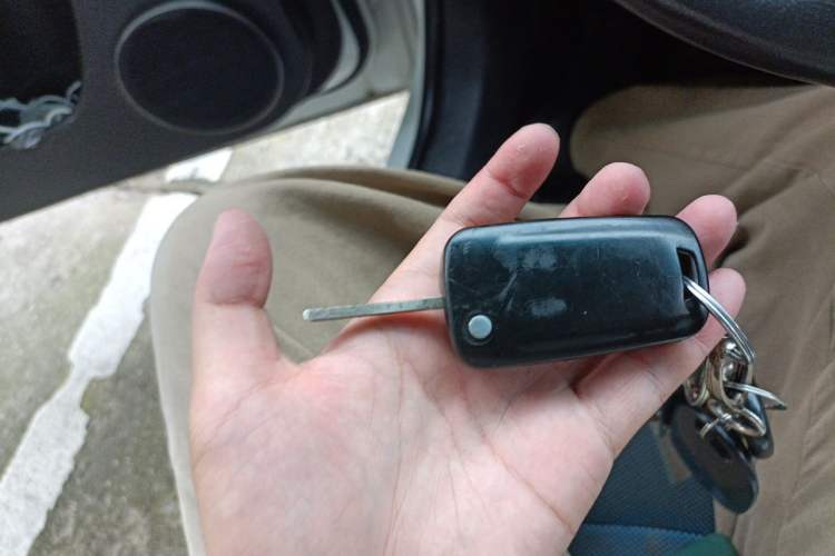 Used Chevrolet Cruze 2012 1.6T SE MT Vehicle Key