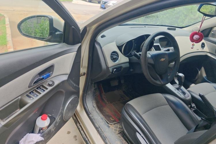 Used Chevrolet Cruze 2012 1.8L SE AT Driver Seat