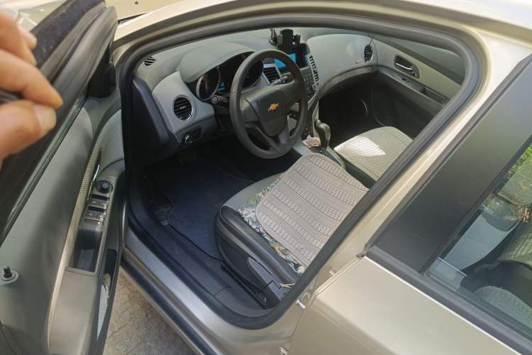 Used Chevrolet Cruze 2012 1.8L SE AT Driver Seat