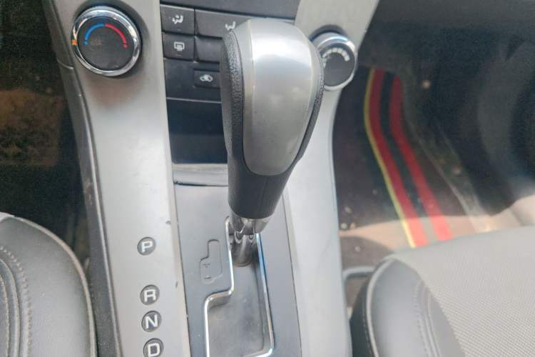 Used Chevrolet Cruze 2012 1.8L SE AT Gear Lever