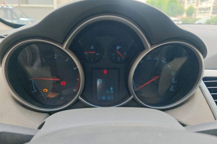 Used Chevrolet Cruze 2012 1.8L SE AT Instrument Cluster