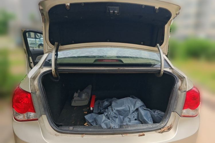 Used Chevrolet Cruze 2012 1.8L SE AT Trunk
