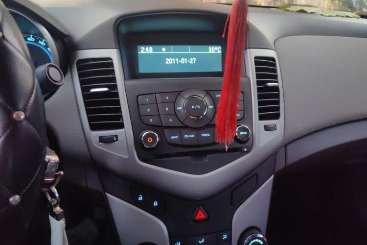 Used Chevrolet Cruze 2013 1.8L SE AT Audio And AC Panel