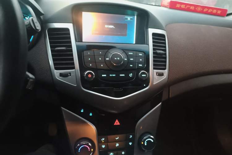 Used Chevrolet Cruze 2013 Hatchback 1.6L Manual Luxury Model Audio And AC Panel