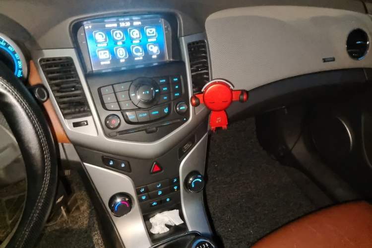 Used Chevrolet Cruze 2013 1.6L SE MT Audio And AC Panel