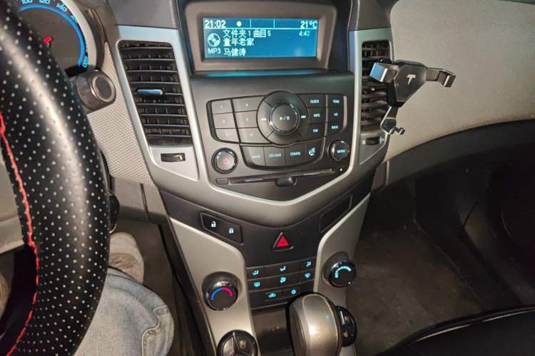 Used Chevrolet Cruze 2013 1.8L SE AT Audio And AC Panel
