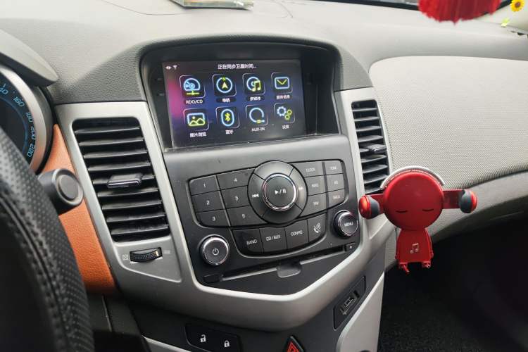 Used Chevrolet Cruze 2013 1.6L SE MT Audio And AC Panel