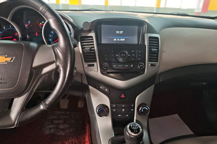 Used Chevrolet Cruze 2013 1.6L SE MT Audio And AC Panel