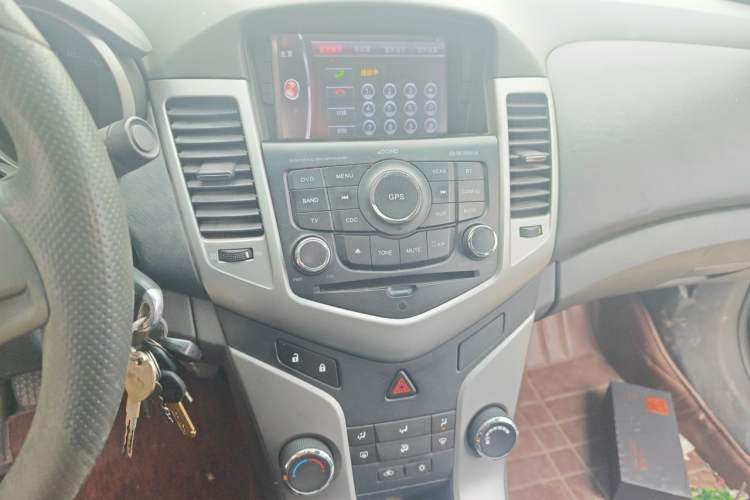 Used Chevrolet Cruze 2013 1.6L SE MT Audio And AC Panel