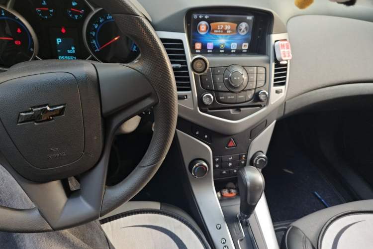 Used Chevrolet Cruze 2013 1.8L SE AT Audio And AC Panel