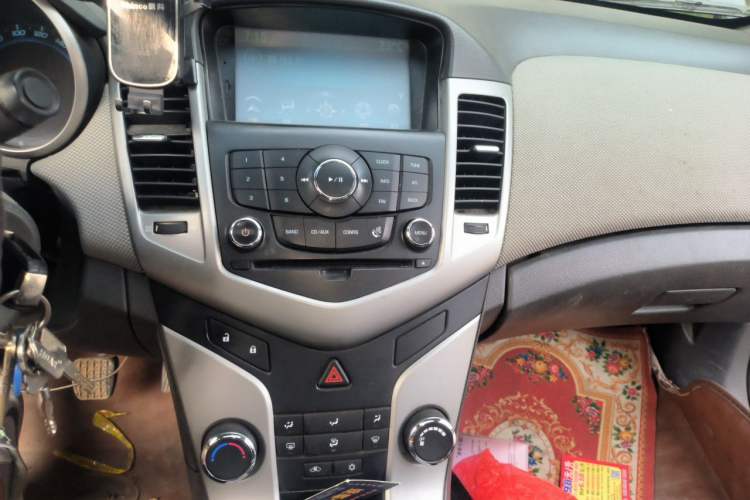 Used Chevrolet Cruze 2013 1.6L SE MT Audio And AC Panel