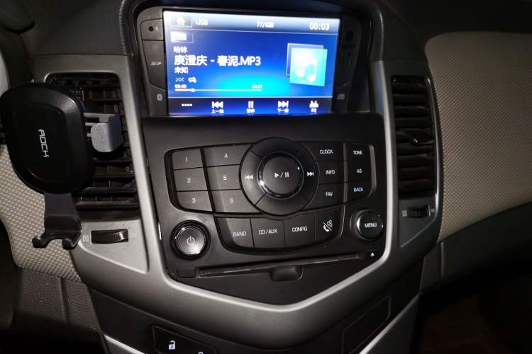 Used Chevrolet Cruze 2013 1.6L SE MT Audio And AC Panel