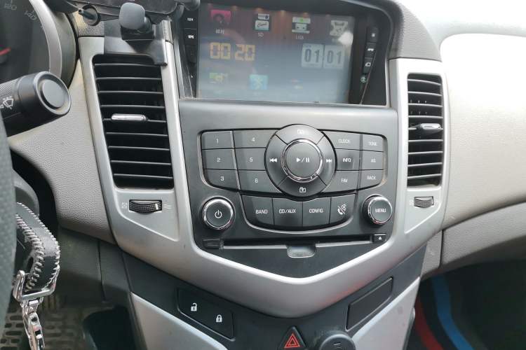 Used Chevrolet Cruze 2013 1.6L SL MT Audio And AC Panel