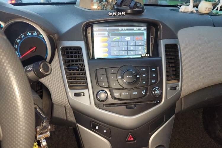 Used Chevrolet Cruze 2013 1.6L SE MT Audio And AC Panel