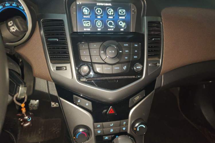 Used Chevrolet Cruze 2013 Hatchback 1.6L Automatic Luxury Model Audio And AC Panel