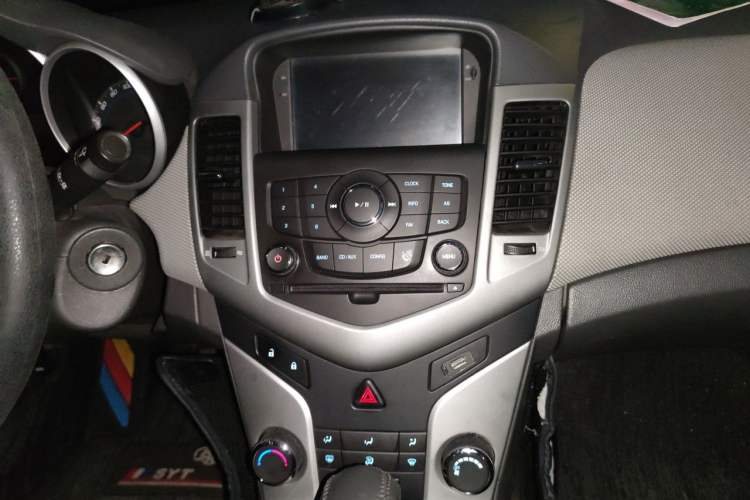 Used Chevrolet Cruze 2013 1.8L SE AT Audio And AC Panel