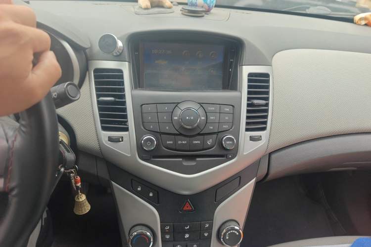 Used Chevrolet Cruze 2013 1.6L SE MT Audio And AC Panel