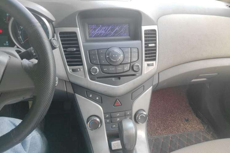 Used Chevrolet Cruze 2013 1.8L SE AT Audio And AC Panel