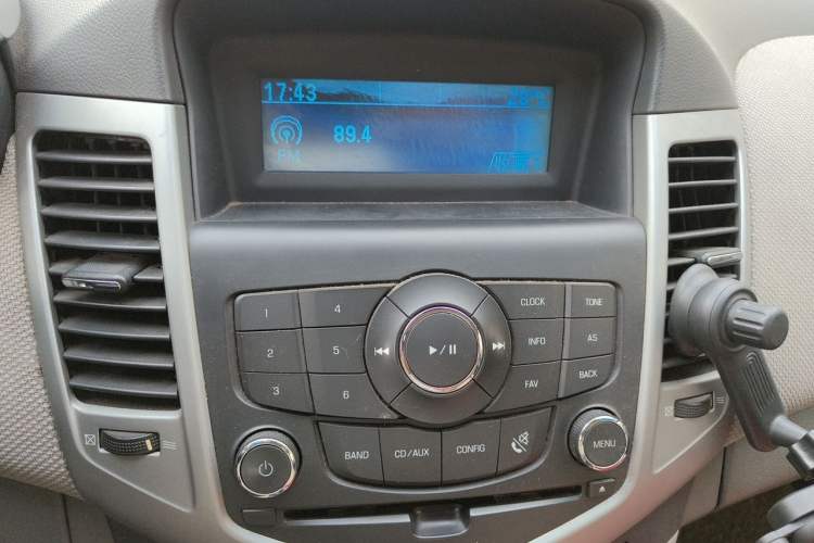 Used Chevrolet Cruze 2013 1.6L SE MT Audio And AC Panel