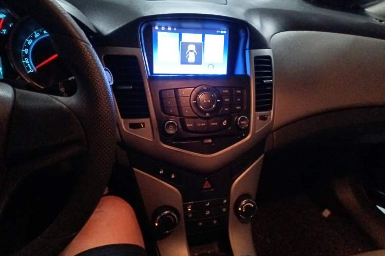 Used Chevrolet Cruze 2013 1.6L SL MT Audio And AC Panel