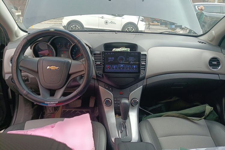 Used Chevrolet Cruze 2013 1.6L SL Grand Edition Automatic Center Console