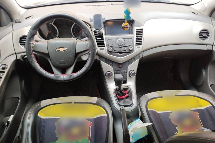Used Chevrolet Cruze 2013 1.6L SL MT Center Console