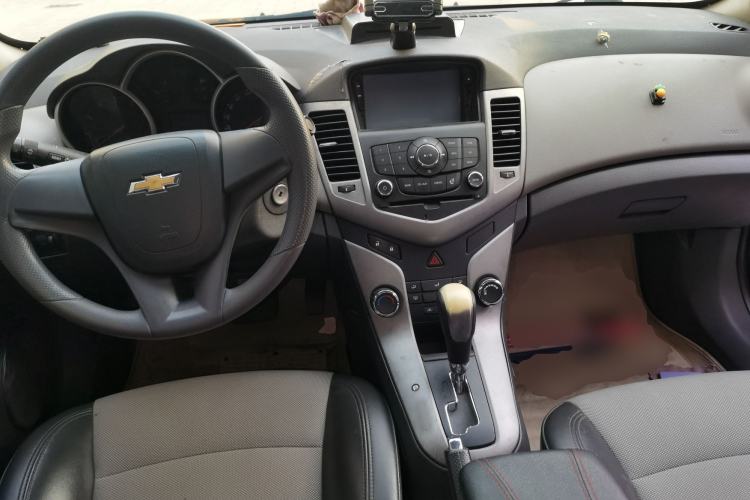 Used Chevrolet Cruze 2013 1.6L SL Grand Edition Automatic Center Console