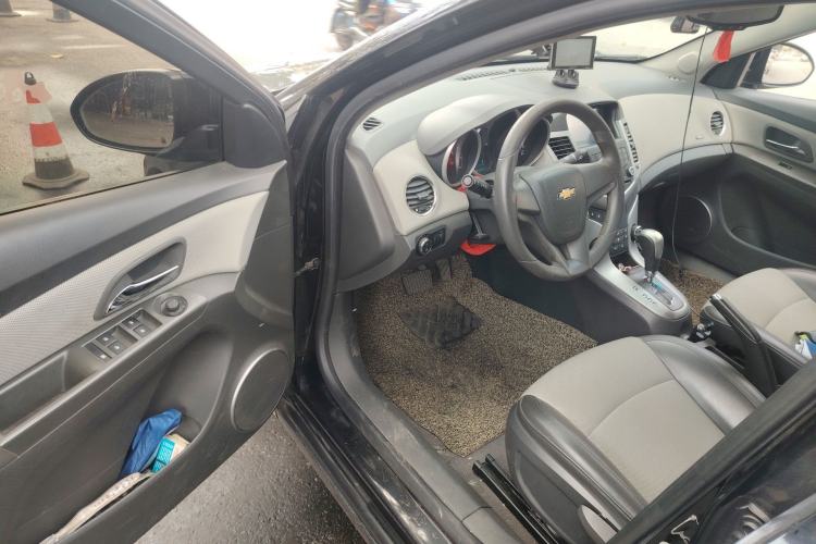 Used Chevrolet Cruze 2013 1.6L SE AT Driver Seat