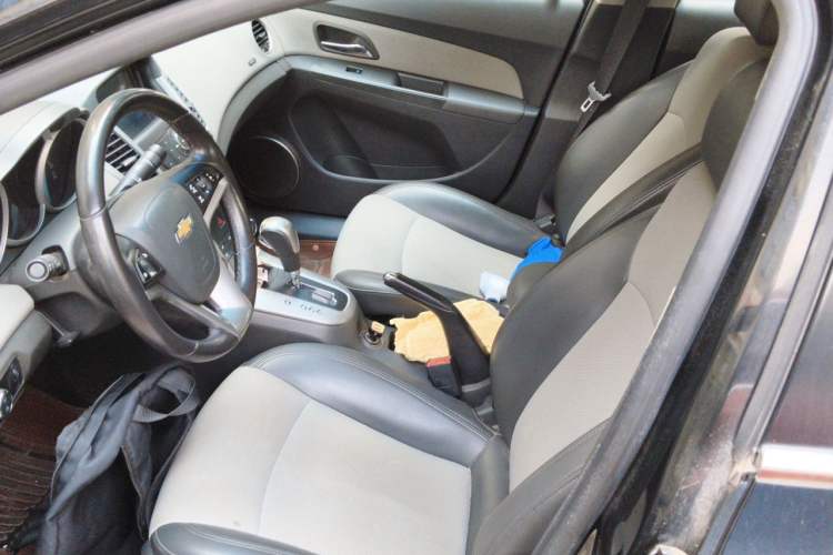 Used Chevrolet Cruze 2013 1.6L SE AT Driver Seat