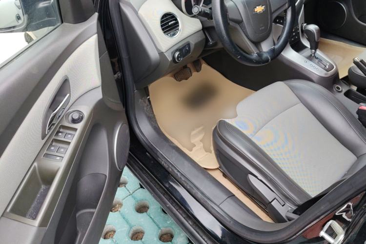 Used Chevrolet Cruze 2013 1.8L SE AT Driver Seat