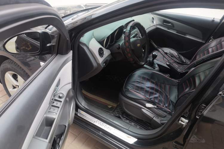 Used Chevrolet Cruze 2013 1.6L SE MT Driver Seat