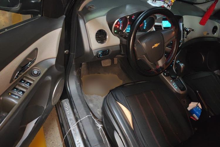 Used Chevrolet Cruze 2013 1.8L SE AT Driver Seat