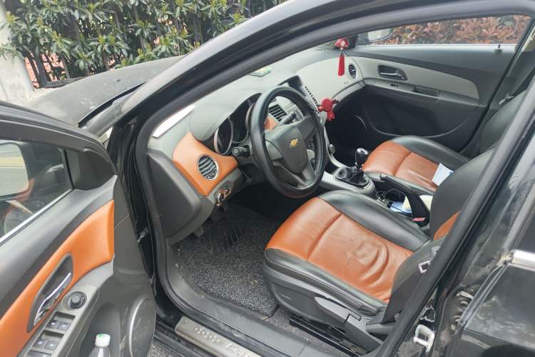 Used Chevrolet Cruze 2013 1.6L SE MT Driver Seat