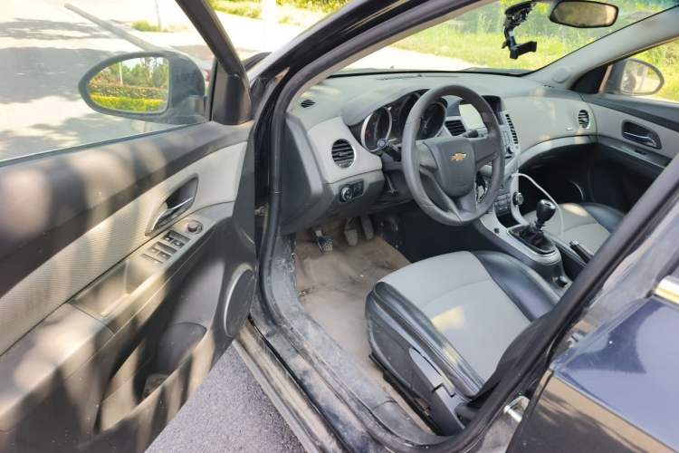 Used Chevrolet Cruze 2013 1.6L SE MT Driver Seat