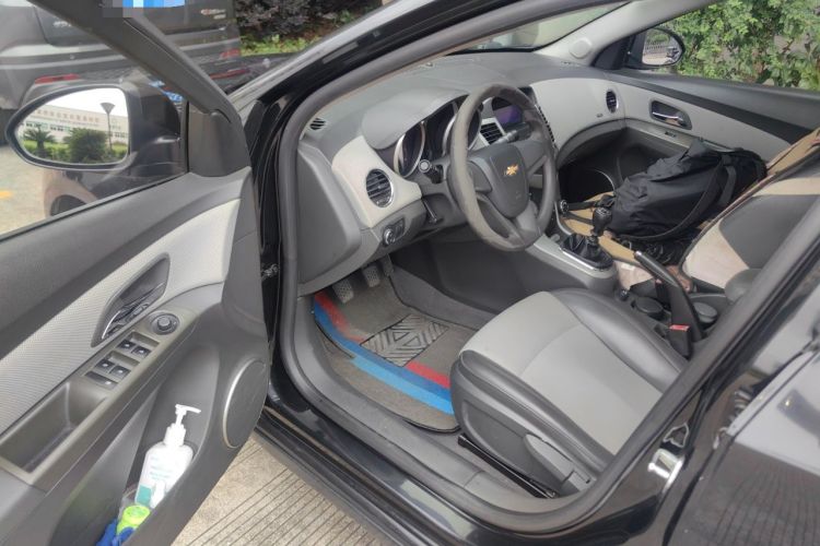 Used Chevrolet Cruze 2013 1.6L SE MT Driver Seat