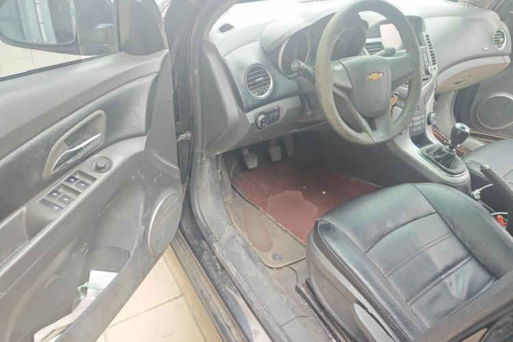 Used Chevrolet Cruze 2013 1.6L SE MT Driver Seat