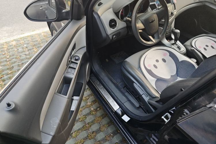 Used Chevrolet Cruze 2013 1.8L SE AT Driver Seat