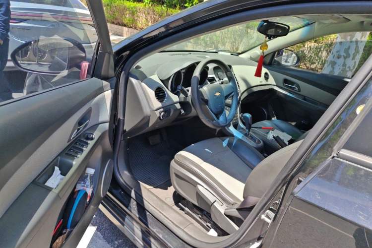 Used Chevrolet Cruze 2013 1.8L SE AT Driver Seat